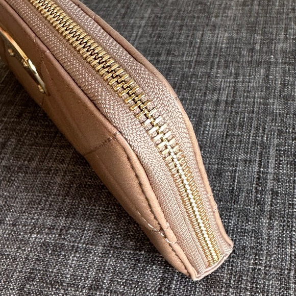 Michael Kors EUC Quilted soft leather full zip wallet tan beige nude - Picture 9 of 17